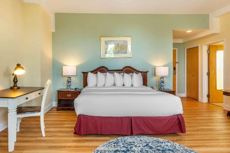 The Carriage House Inn 4