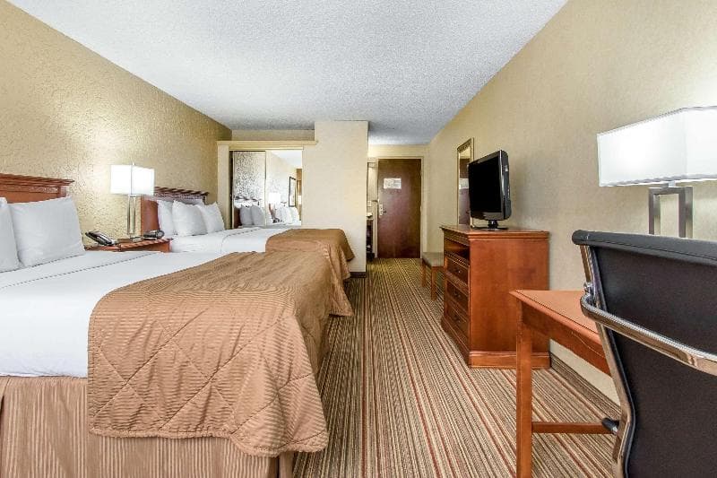 Clarion Hotel Broken Arrow - Tulsa 5