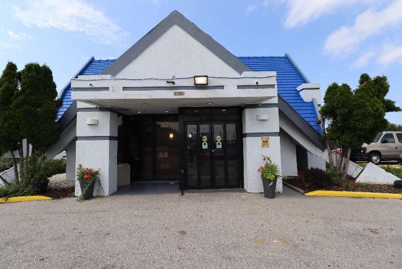 Travelodge by Wyndham Milwaukee photo 1