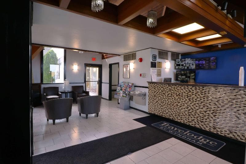 Travelodge by Wyndham Milwaukee 4