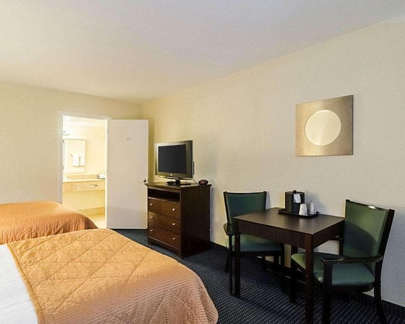 Rodeway Inn & Suites Williamsburg Central 2