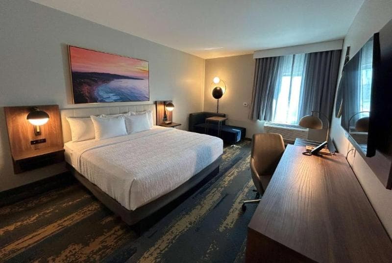 La Quinta Inn & Suites by Wyndham La Habra 5