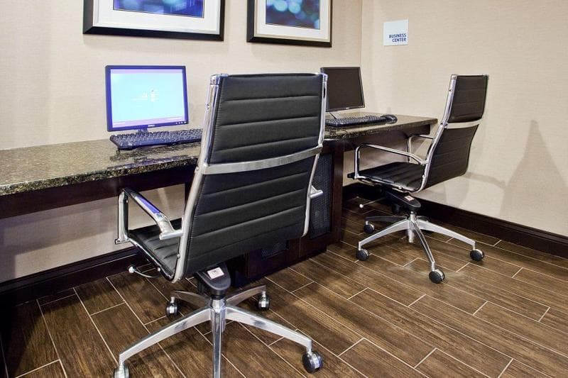 Holiday Inn Express & Suites Buford NE-Lake Lanier photo 1