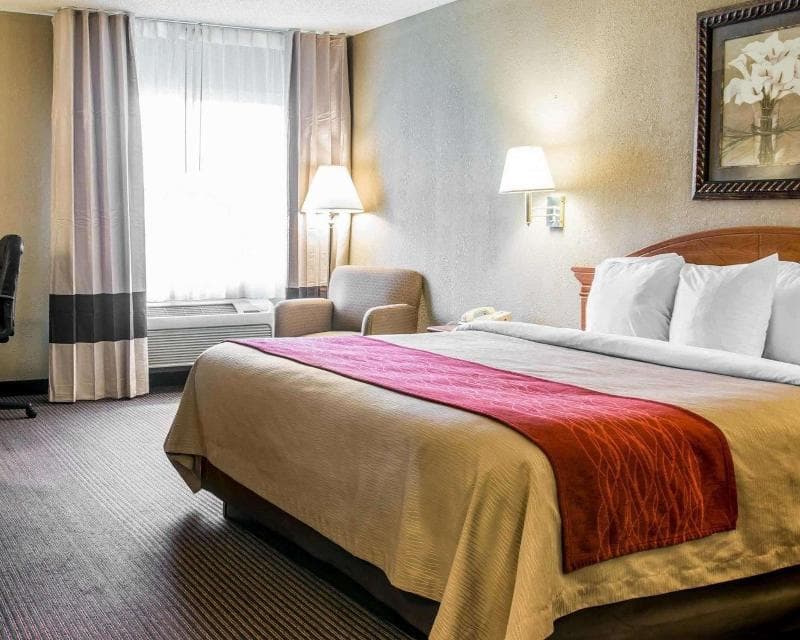 Baymont by Wyndham Flint Airport North 3