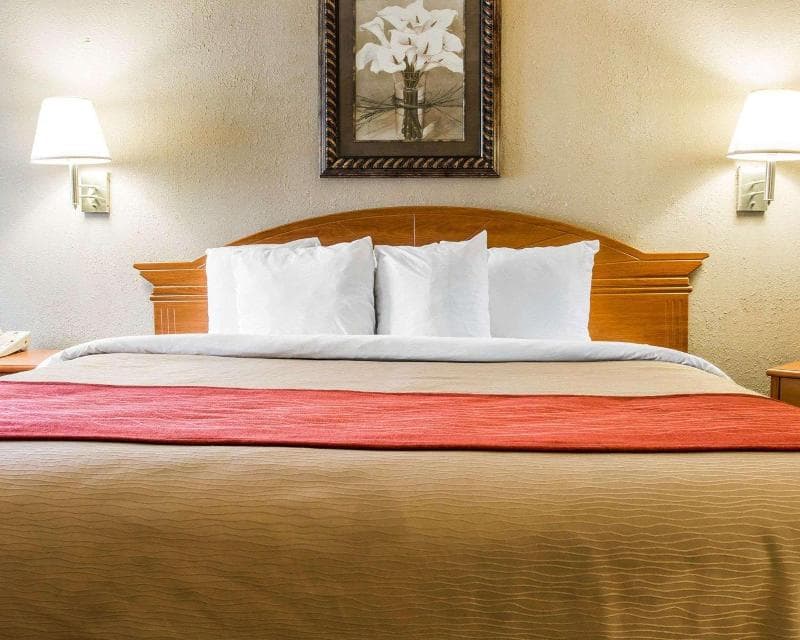 Baymont by Wyndham Flint Airport North 4