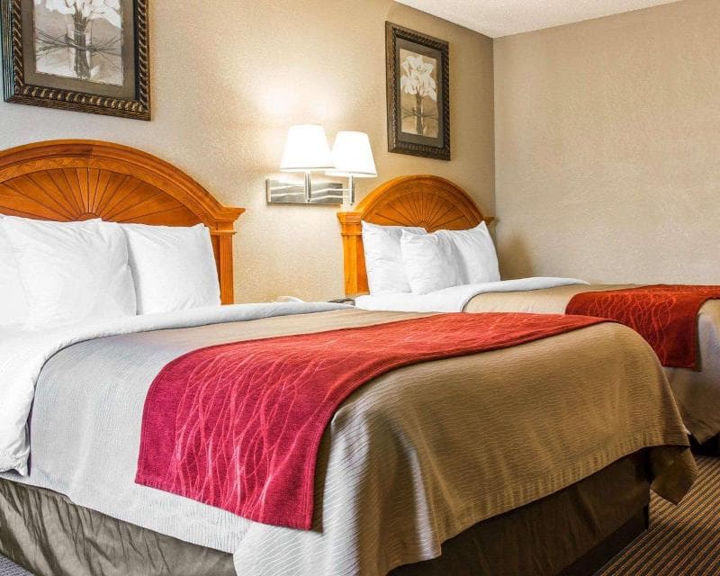 Baymont by Wyndham Flint Airport North 5
