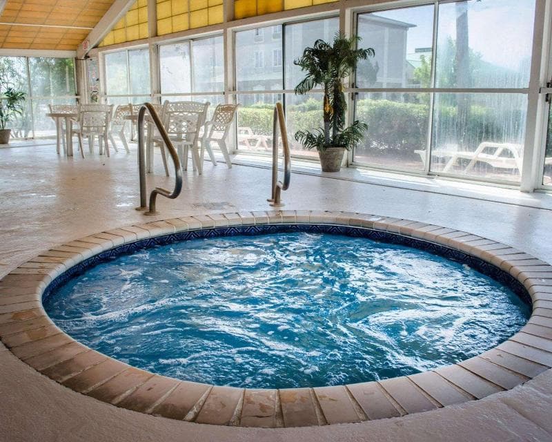 Quality Inn & Suites At Airport Blvd I-65 2