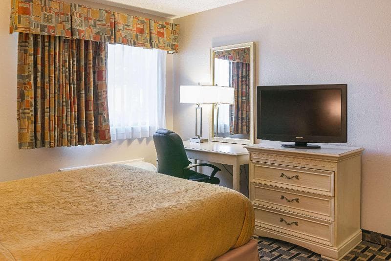 Quality Inn & Suites Detroit Metro Airport 3