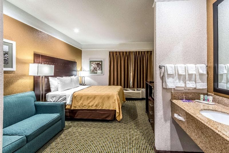 Quality Inn & Suites Seaworld North 2