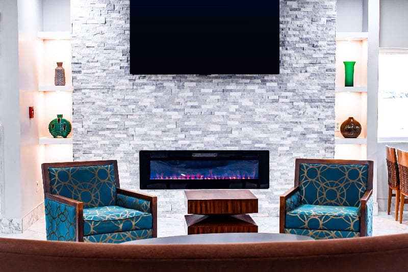 La Quinta Inn & Suites by Wyndham Evansville photo 1