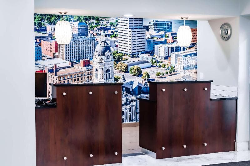 La Quinta Inn & Suites by Wyndham Evansville 3