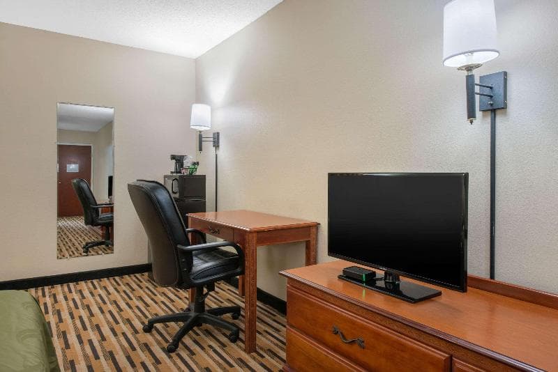 Baymont by Wyndham Port Wentworth photo 1