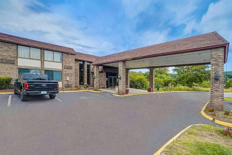 Travelodge by Wyndham Vernon CT photo 1