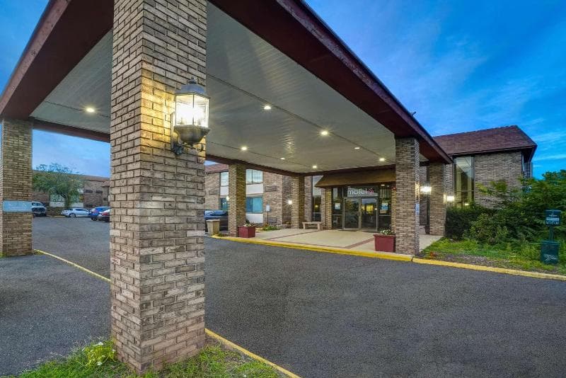 Travelodge by Wyndham Vernon CT 2
