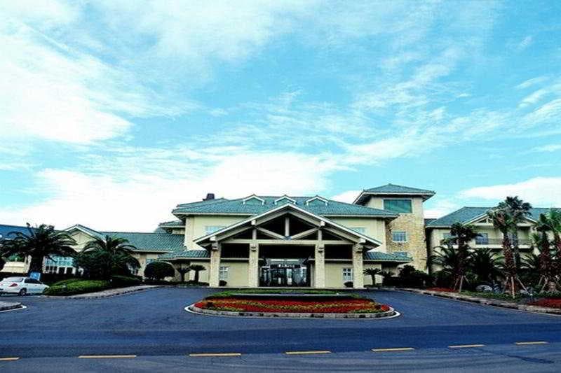 The Suites Hotel Jeju 3