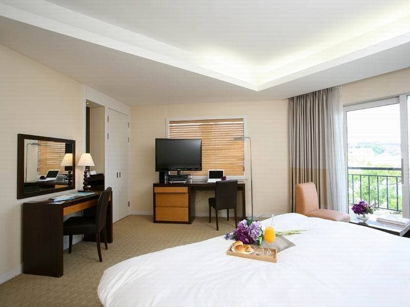 The Suites Hotel Jeju 4