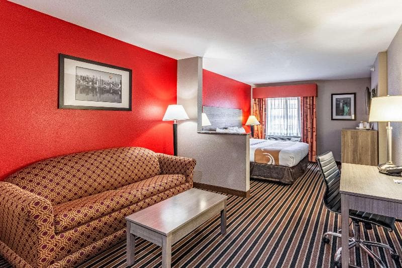 Quality Suites I-44 4