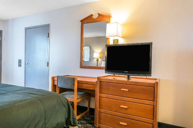 Rodeway Inn Louisville 2