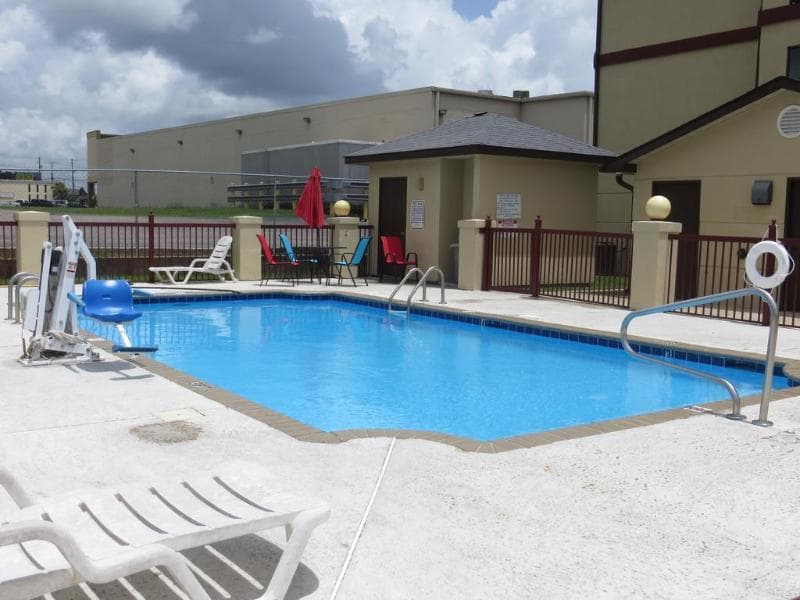 Red Roof Inn & Suites Mobile SW - I-10 5