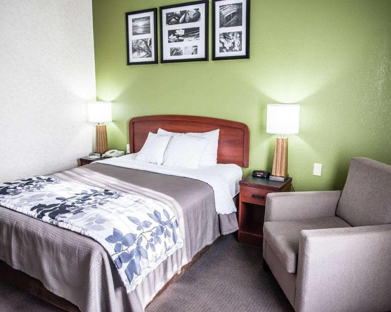 Sleep Inn & Suites 4