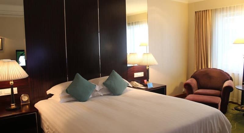 Renaissance Shenzhen Luohu Hotel 4