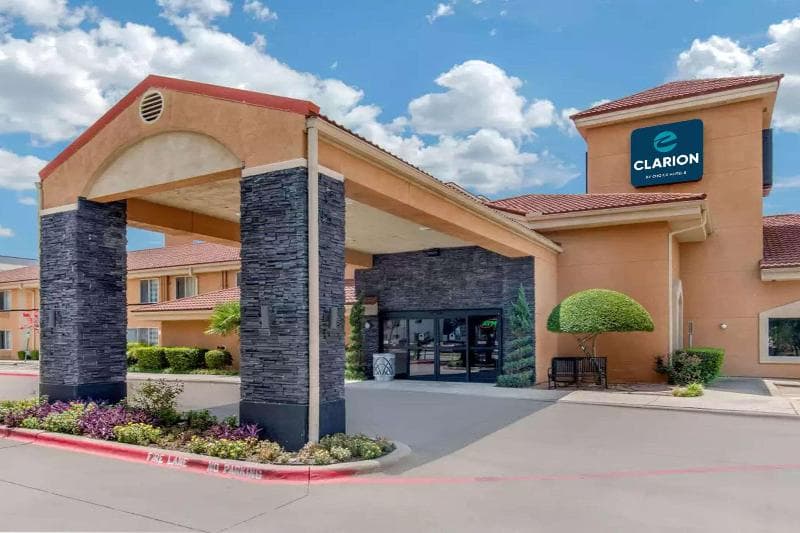 Clarion Inn & Suites DFW North 5