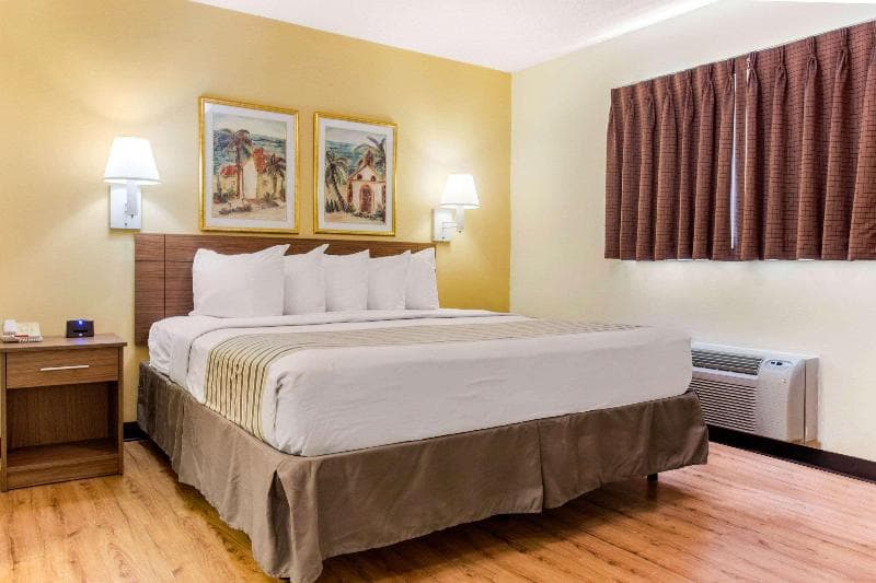 Suburban Extended Stay Hotel Central 3