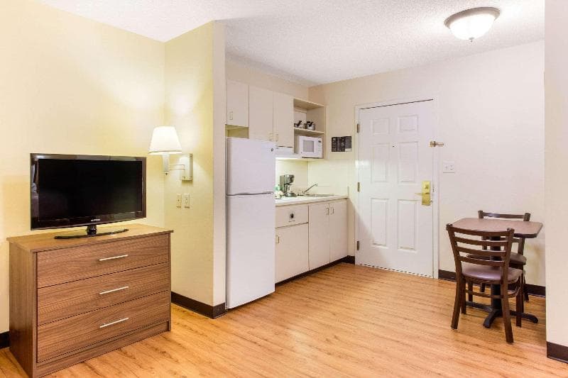 Suburban Extended Stay Hotel Central 4