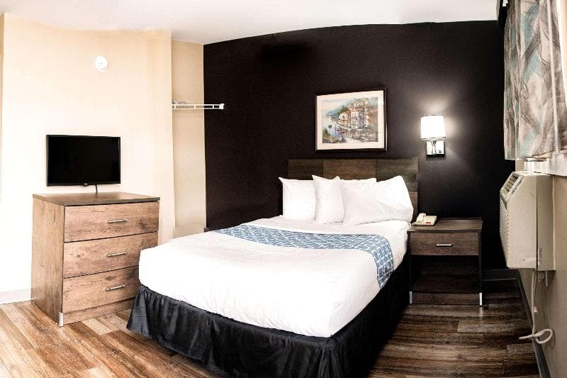 Suburban Extended Stay Hotel Charlotte-Ballantyne 3