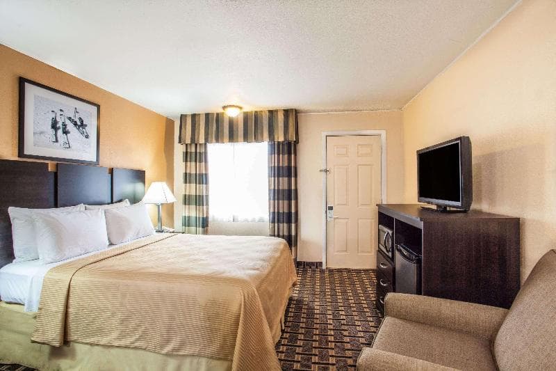 Travelodge by Wyndham South Burlington 4