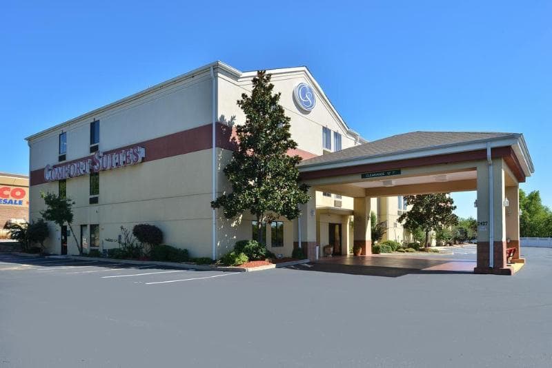 Comfort Suites Cordova 3