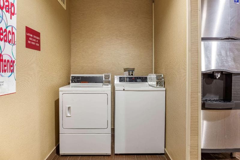 Comfort Suites Dover 4