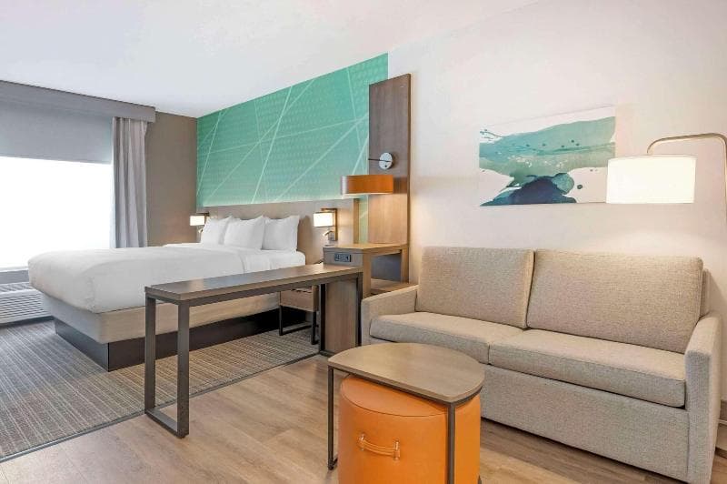 Comfort Suites South 3
