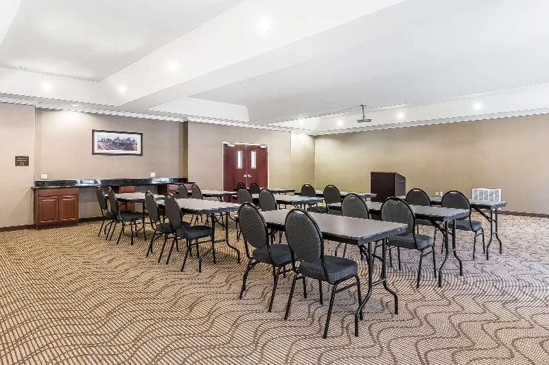 Comfort Suites Houston IAH Airport - Beltway 8 4