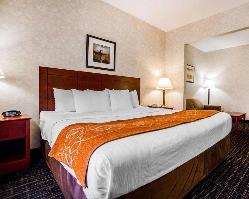 Comfort Suites (Independence) 4
