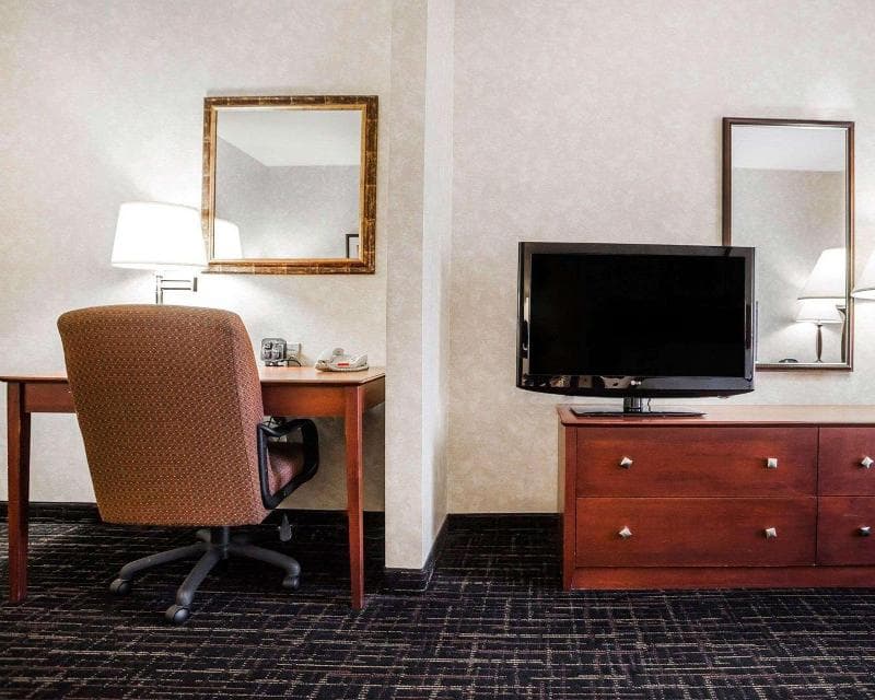 Comfort Suites (Independence) 5