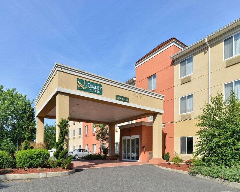 Quality Suites photo 1