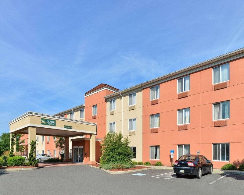 Quality Suites 2