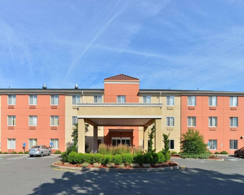 Quality Suites 3