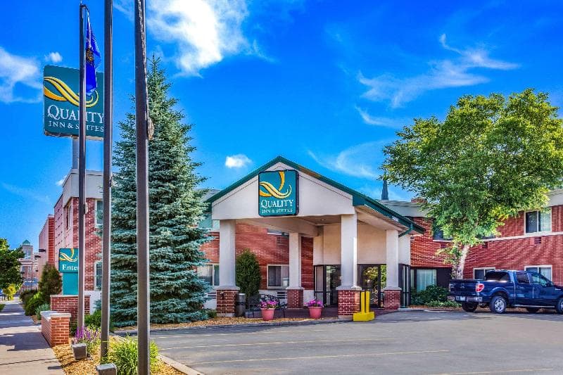 Quality Inn & Suites Downtown 5