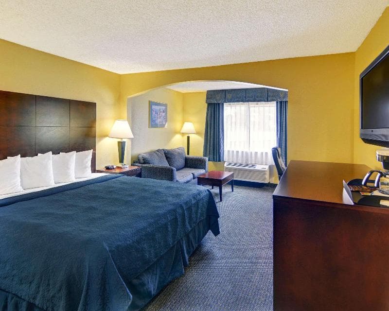 Quality Inn & Suites photo 1