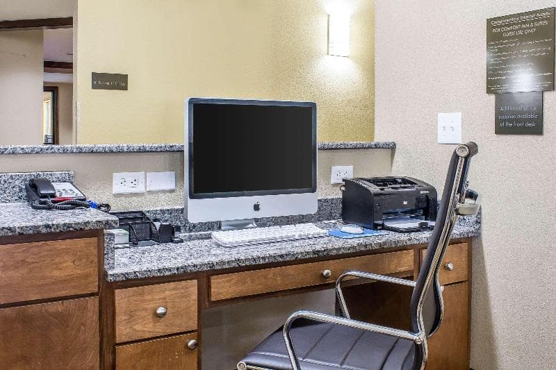 Comfort Inn & Suites Cedar Rapids North - Collins Road main