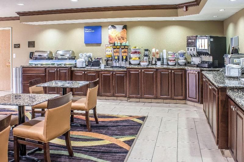 Comfort Inn & Suites Cedar Rapids North - Collins Road 3