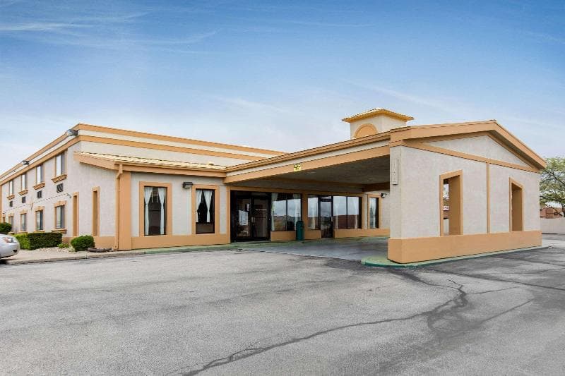 Quality Inn & Suites photo 1