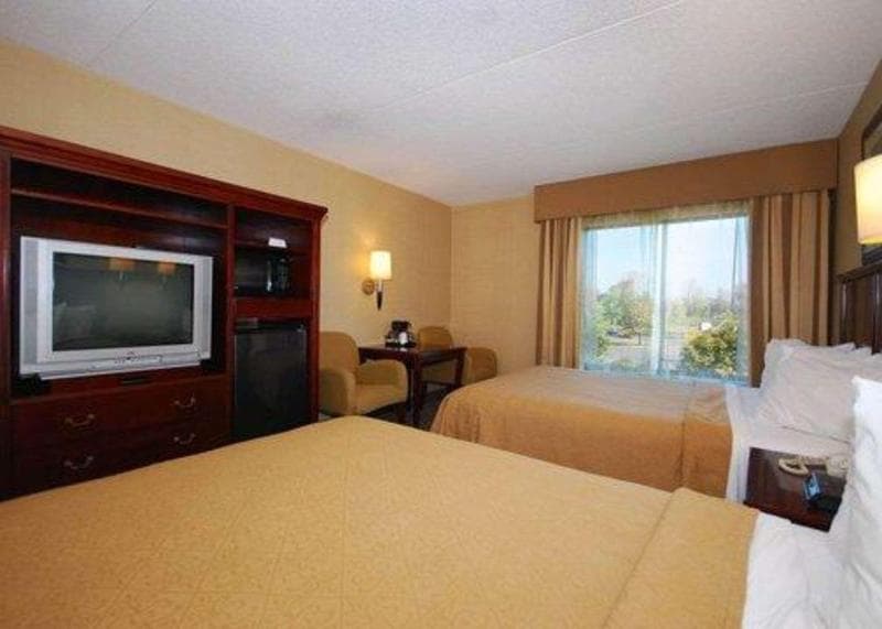 Quality Inn And Suites Bensalem 4