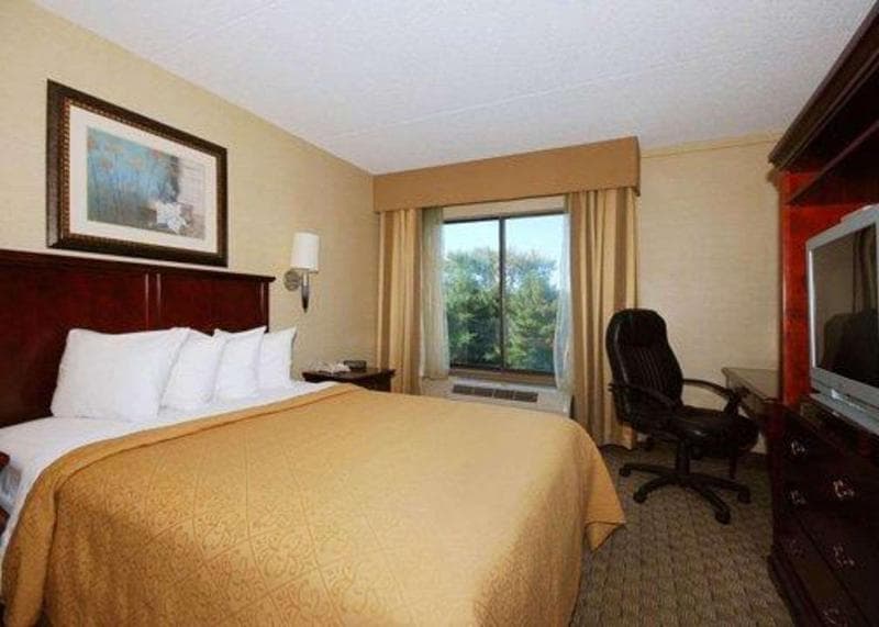 Quality Inn And Suites Bensalem 5
