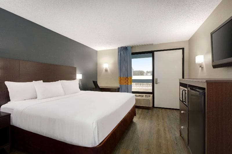 Baymont by Wyndham Wilmington photo 1
