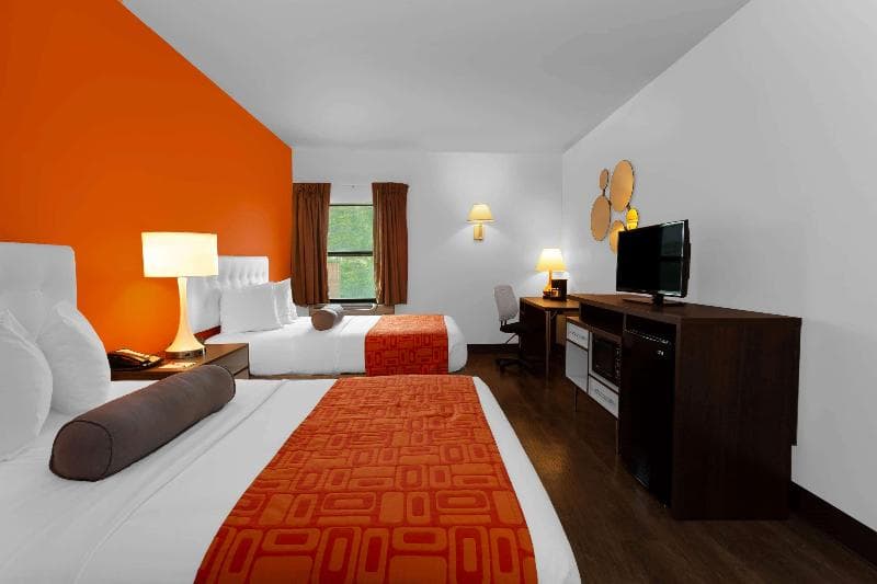 Howard Johnson by Wyndham Waukegan Great Lakes 2