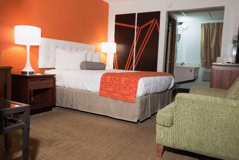 Howard Johnson by Wyndham Waukegan Great Lakes 5