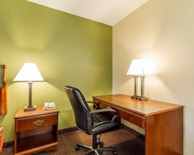 AmericInn by Wyndham Reedsburg 2